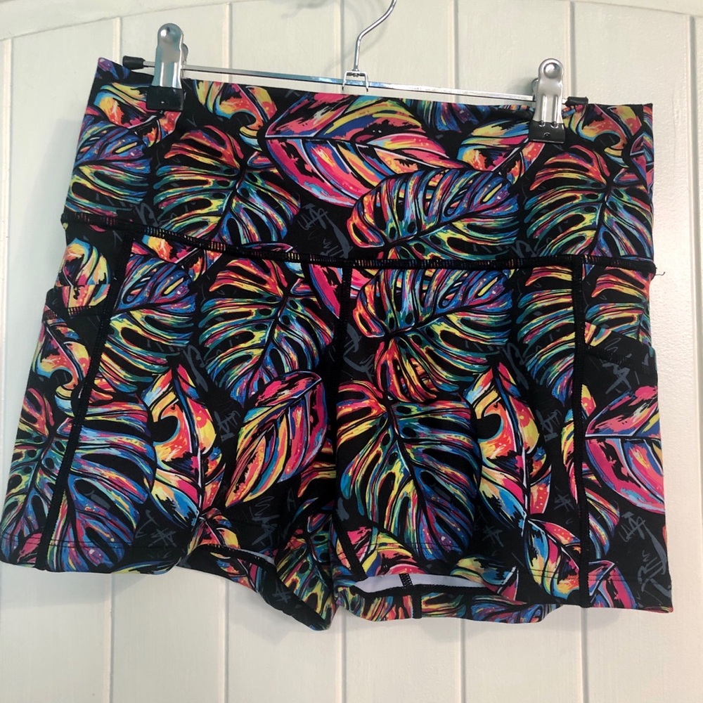 CVG 2.5” multi color leaf shorts